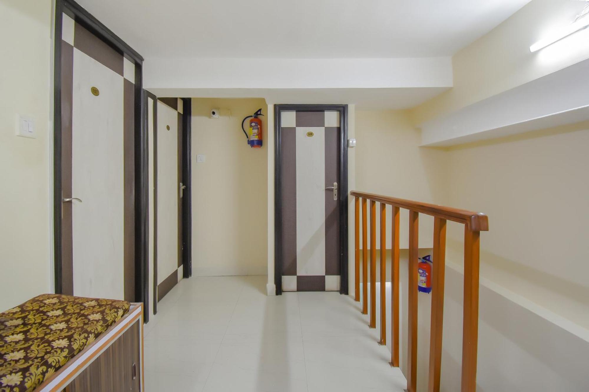 Hotel O Lindsay Inn Guest House Calcutta Calcutta Bara Bazar Exterior photo