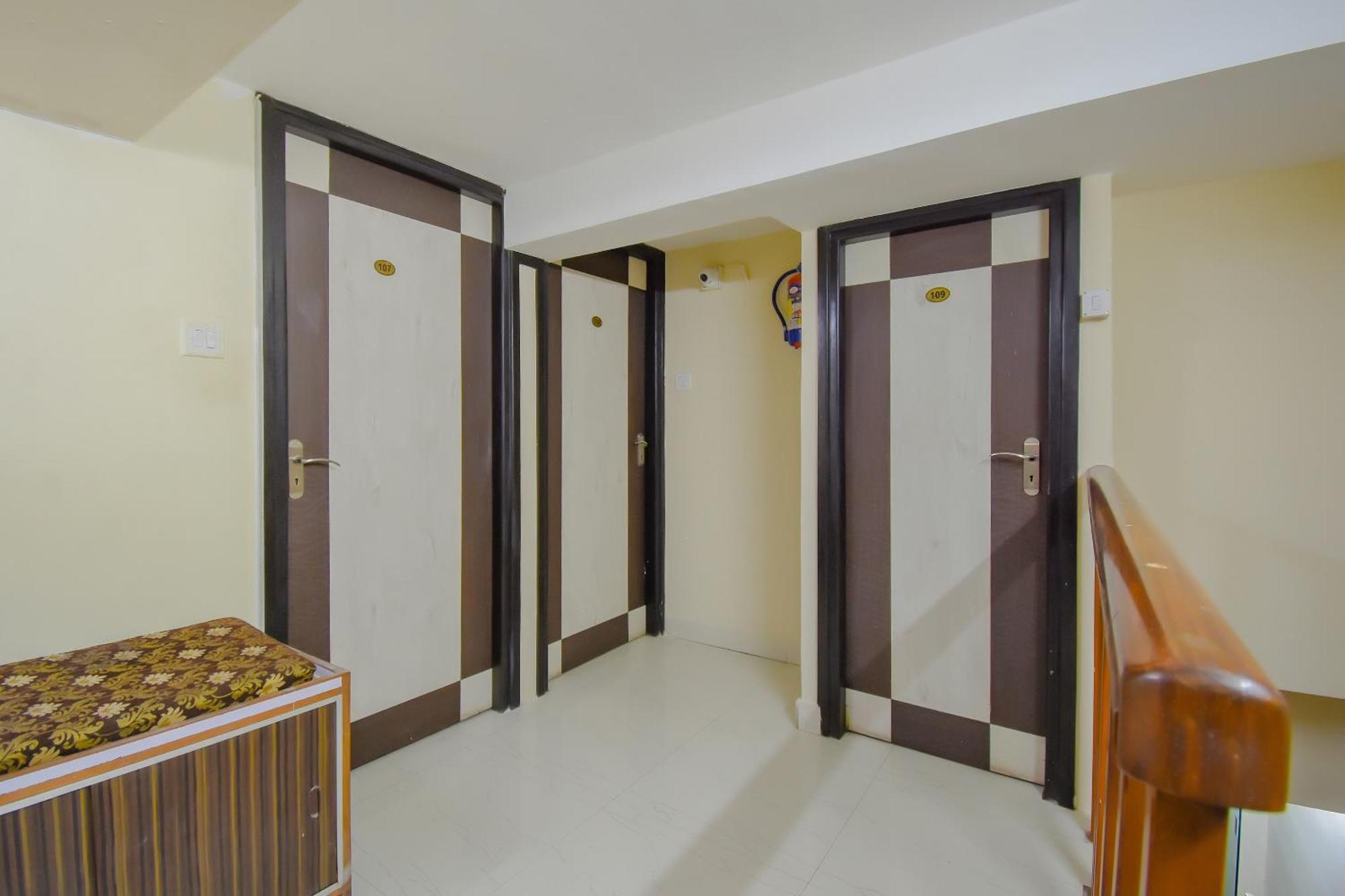 Hotel O Lindsay Inn Guest House Calcutta Calcutta Bara Bazar Exterior photo